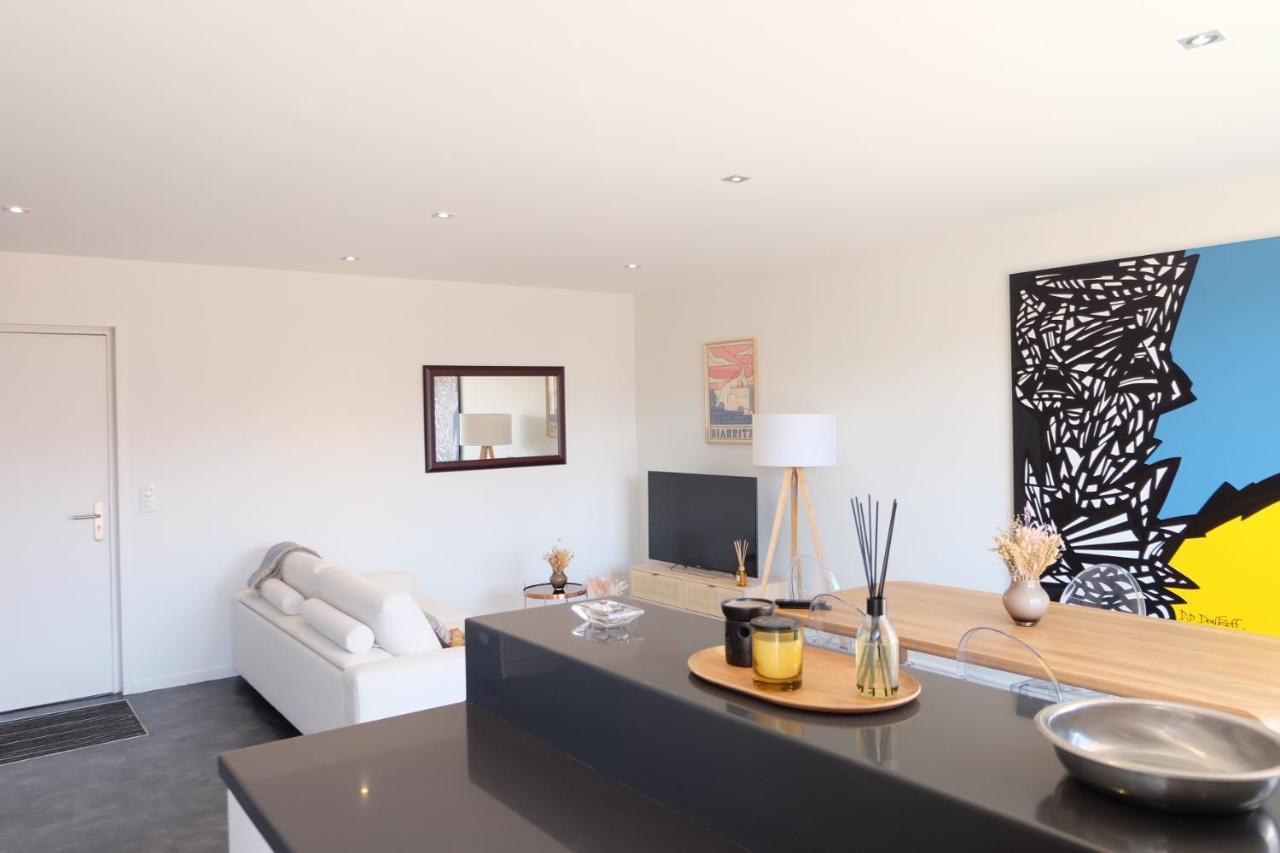 Magnifique Appartement, En Hyper Centre, Avec Terrasse Et Place De Parking Biarritz Bagian luar foto