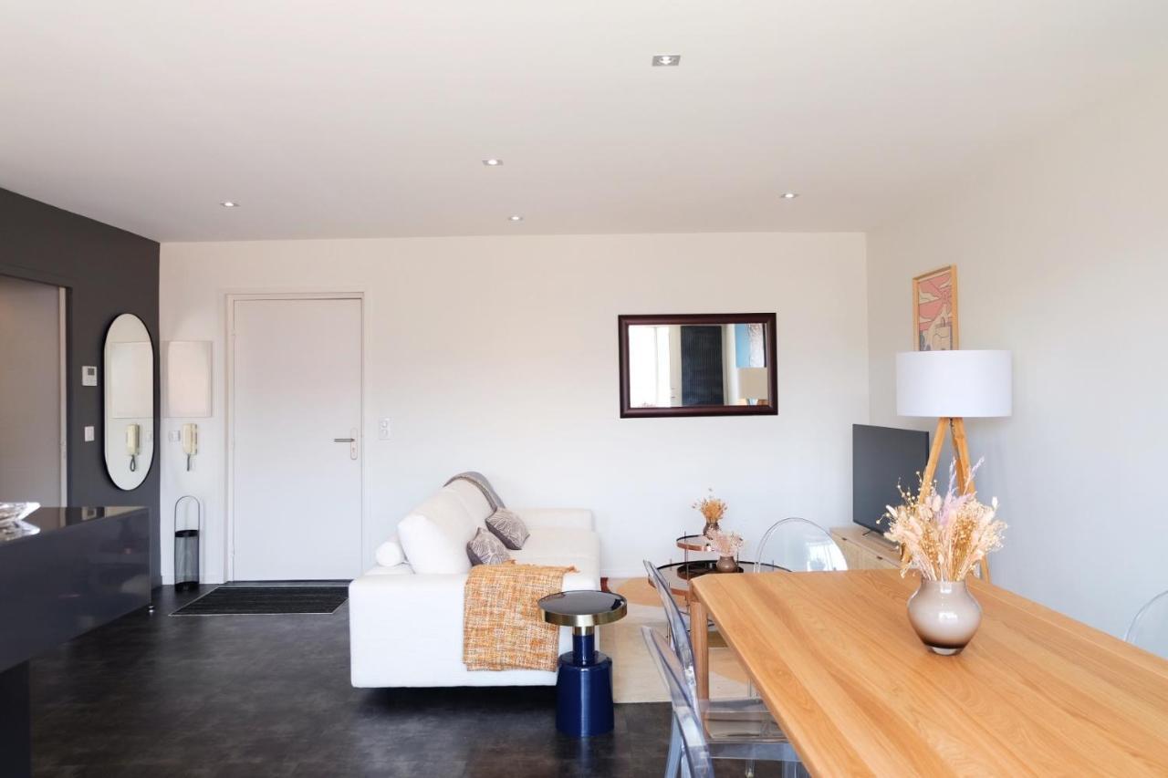 Magnifique Appartement, En Hyper Centre, Avec Terrasse Et Place De Parking Biarritz Bagian luar foto